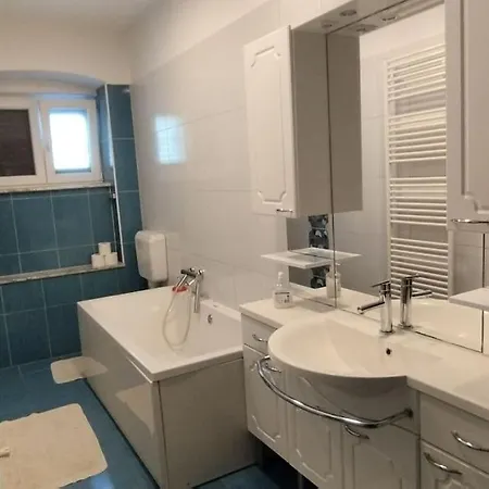 Spacious With Free Parking And Sea View Διαμέρισμα