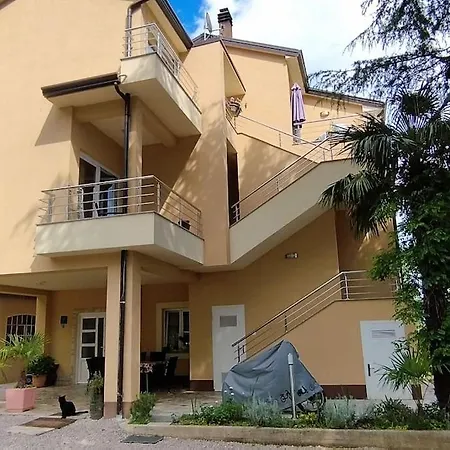 Spacious With Free Parking And Sea View Διαμέρισμα