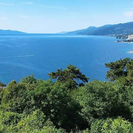 Spacious With Free Parking And Sea View *