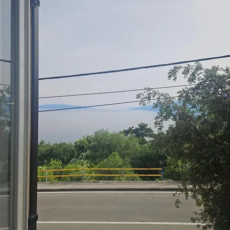 Διαμέρισμα Spacious With Free Parking And Sea View