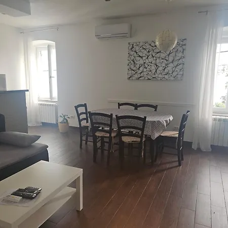 Spacious With Free Parking And Sea View